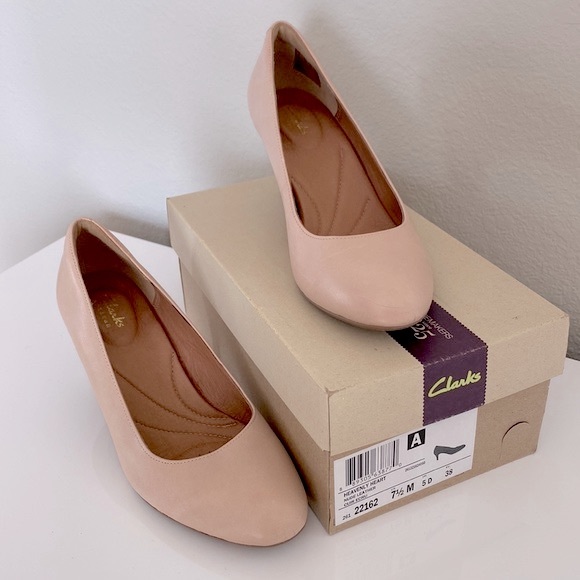 Clarks Heavenly heart nude leather heel size 7.5 with box - Picture 1 of 8